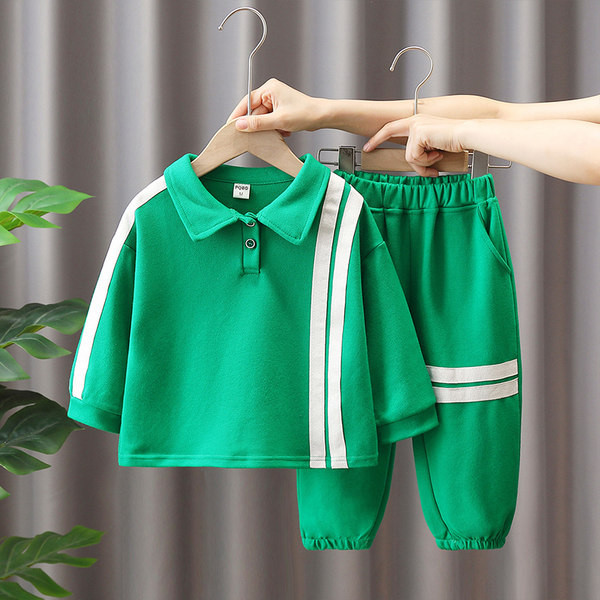 Dviejų dalių sportinis kostiumas berniukams su vamzdeliais