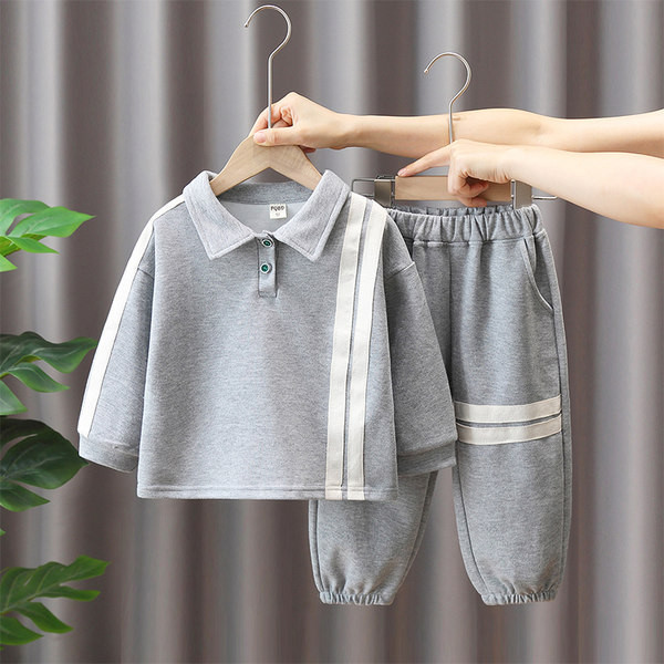 Dviejų dalių sportinis kostiumas berniukams su vamzdeliais