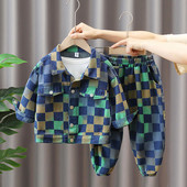 Komplet hlača i jakne s printom na kopčanje za dječake