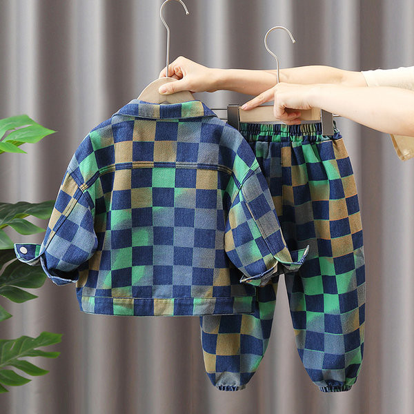 Komplet hlača i jakne s printom na kopčanje za dječake