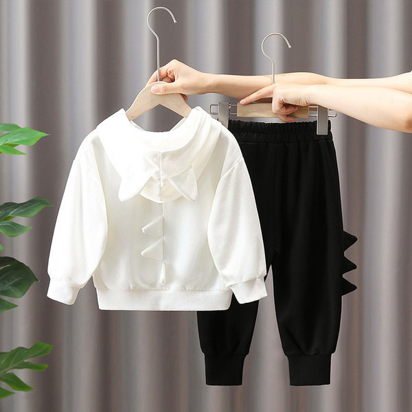 Dječji dvodijelni set s printom i kapuljačom za dječake