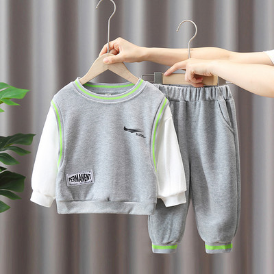 Komplet džepnih hlača i bluze s printom za dječake