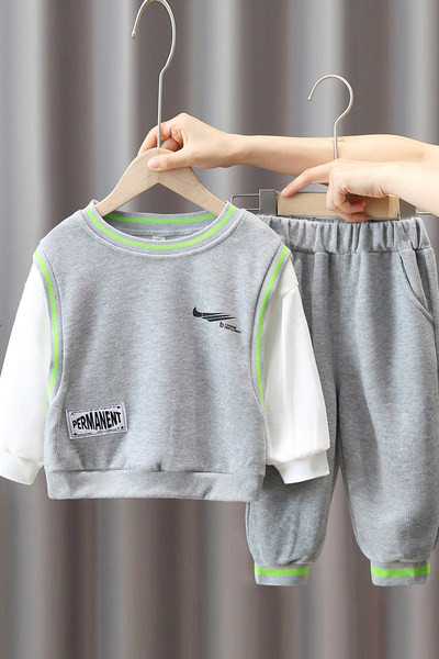 Komplet džepnih hlača i bluze s printom za dječake