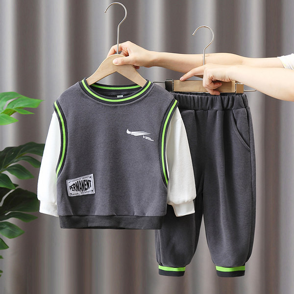 Komplet džepnih hlača i bluze s printom za dječake