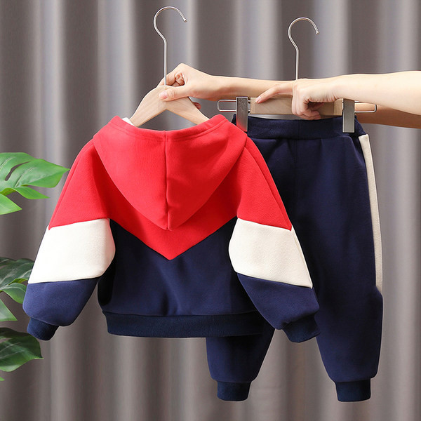 Kétrészes sportkészlet, pulóver és nadrág