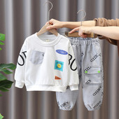 Dječački ležerni komplet hlača i bluze s printom