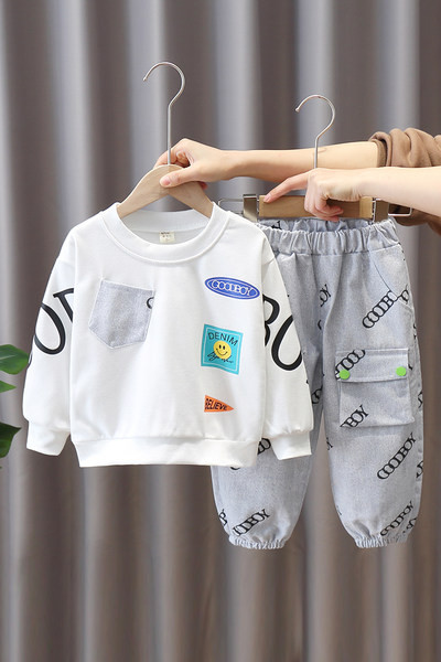 Dječački ležerni komplet hlača i bluze s printom