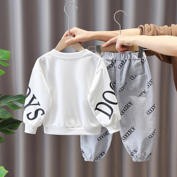 Dječački ležerni komplet hlača i bluze s printom