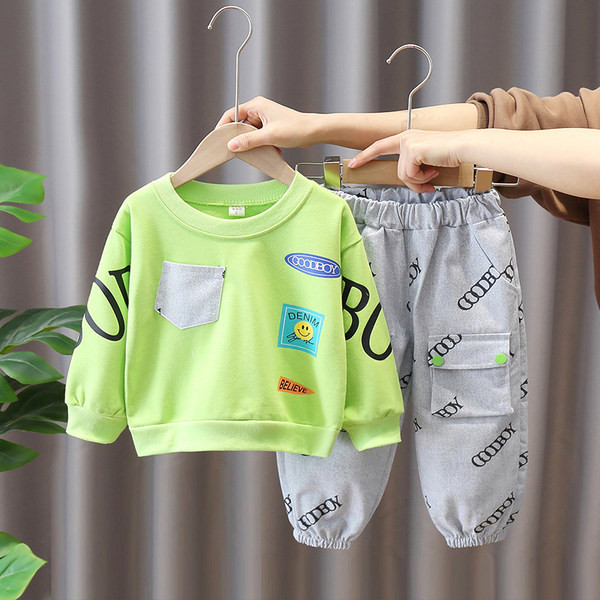 Dječački ležerni komplet hlača i bluze s printom