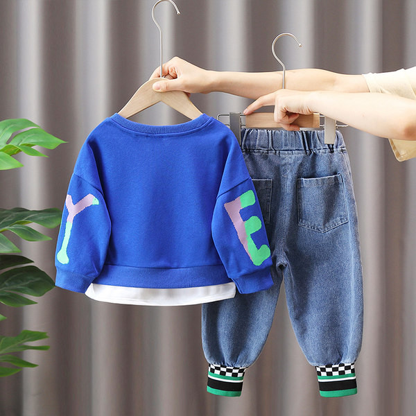 Komplet traperica i bluza s vezicama i printom