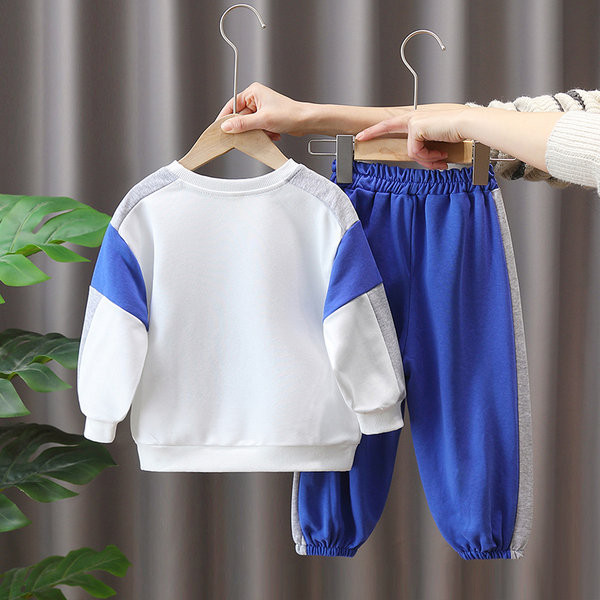 Naujo modelio vaikiškas rinkinys su aplikacija ir užrašu