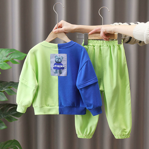 Dječački set sportskih hlača i bluze s vezicama