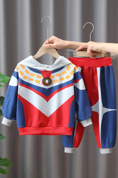 Įprastas dviejų dalių rinkinys su raštu berniukams