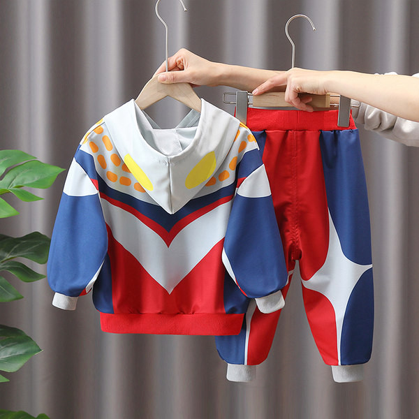 Įprastas dviejų dalių rinkinys su raštu berniukams