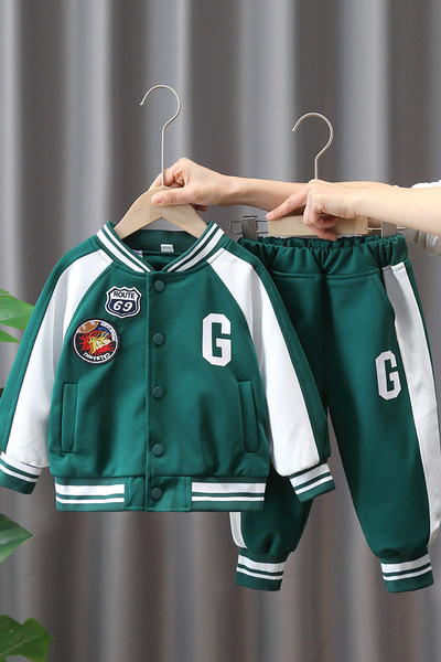 Sportski dvodijelni set s gumbima