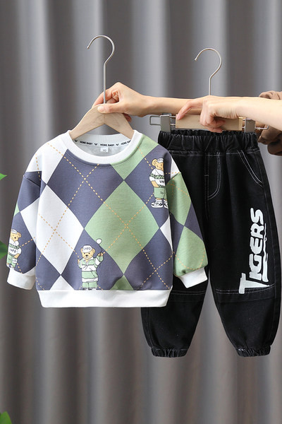 Dječački komplet traperica i bluze s printom