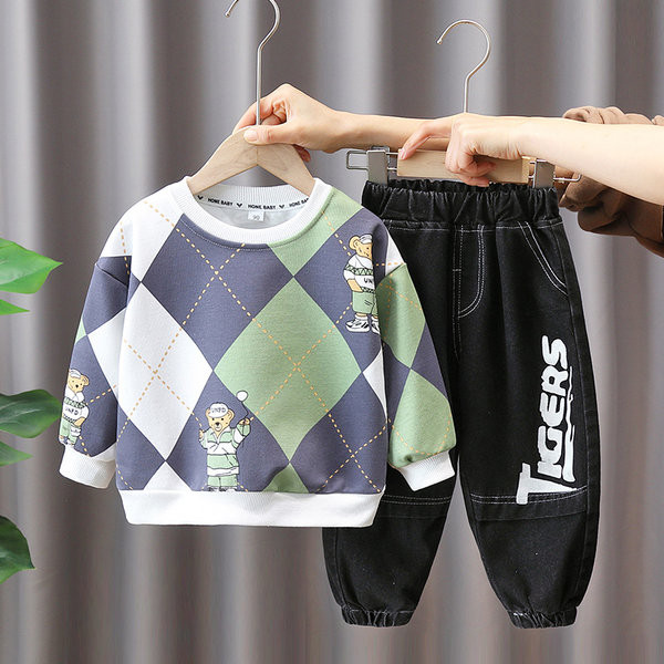 Dječački komplet traperica i bluze s printom