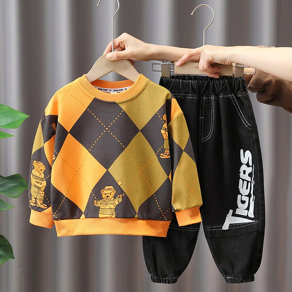 Dječački komplet traperica i bluze s printom