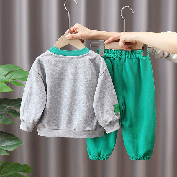 Komplet hlača i bluze na vezanje za dječake