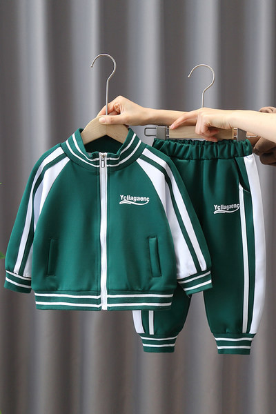 Dječji sportski dvodijelni set s natpisom