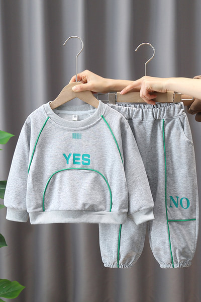 Berniukų margintų kelnių ir palaidinių rinkinys