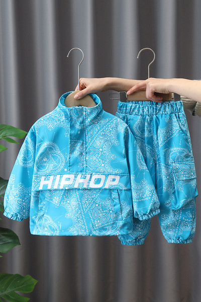 Dječji dvodijelni set za dječake sa natpisom