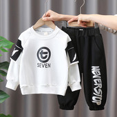 Dječački komplet sportskih hlača i bluze s printom