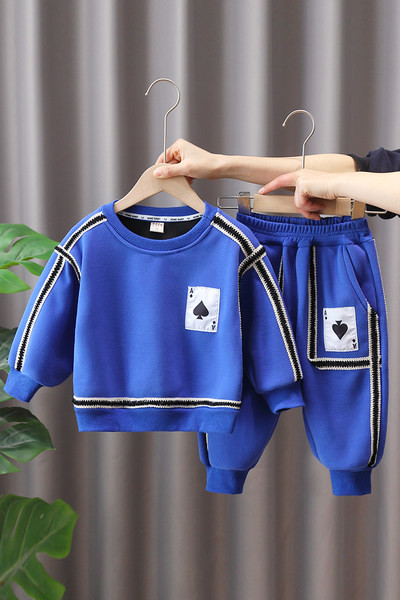 Sportski set hlača i bluze s printom