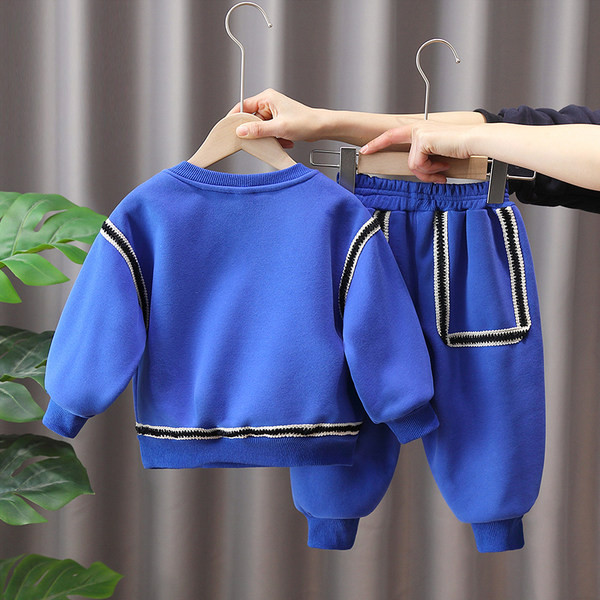 Sportski set hlača i bluze s printom