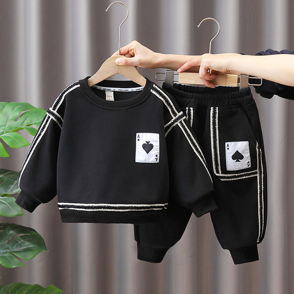 Sportski set hlača i bluze s printom