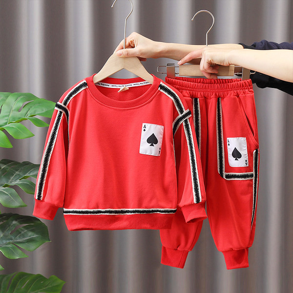 Sportski set hlača i bluze s printom