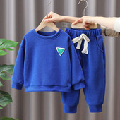 Sportski set za dječake u svijetloj boji