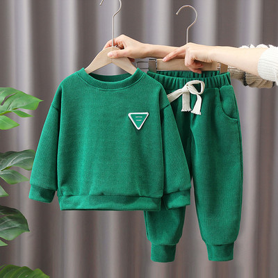 Sportski set za dječake u svijetloj boji