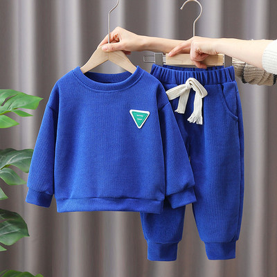 Sportski set za dječake u svijetloj boji