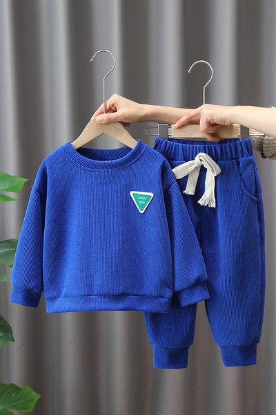 Sportski set za dječake u svijetloj boji