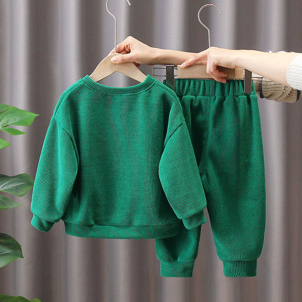 Sportski set za dječake u svijetloj boji