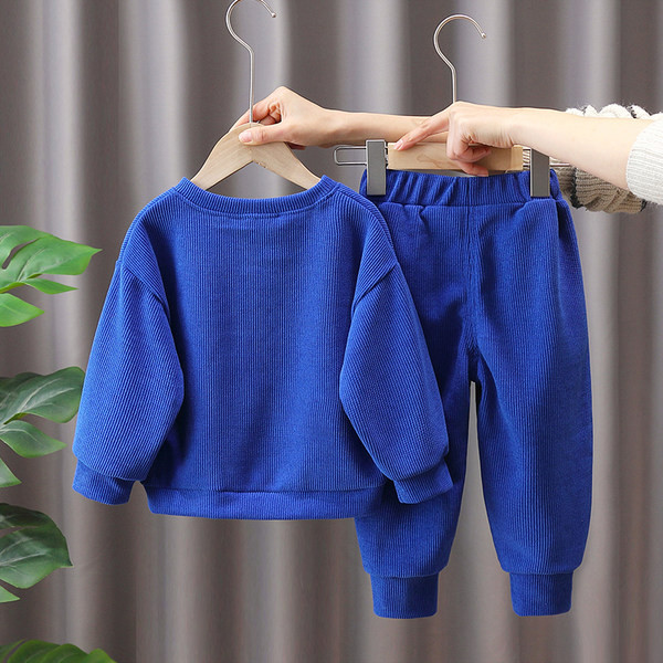 Sportski set za dječake u svijetloj boji