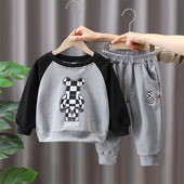 Komplet ležernih hlača i bluze s printom za dječake