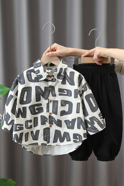 Vaikiškas komplektas su klasikine apykakle ir užrašu