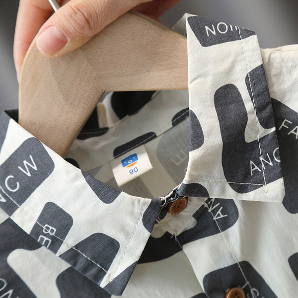 Vaikiškas komplektas su klasikine apykakle ir užrašu