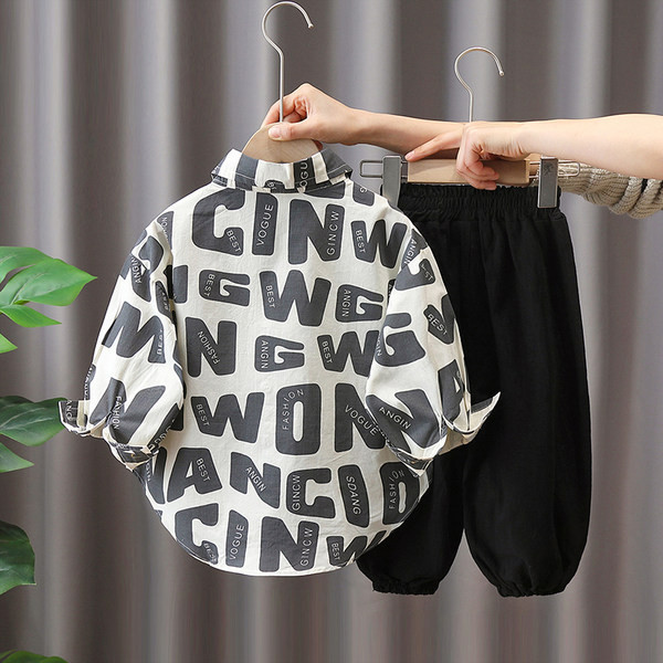 Vaikiškas komplektas su klasikine apykakle ir užrašu