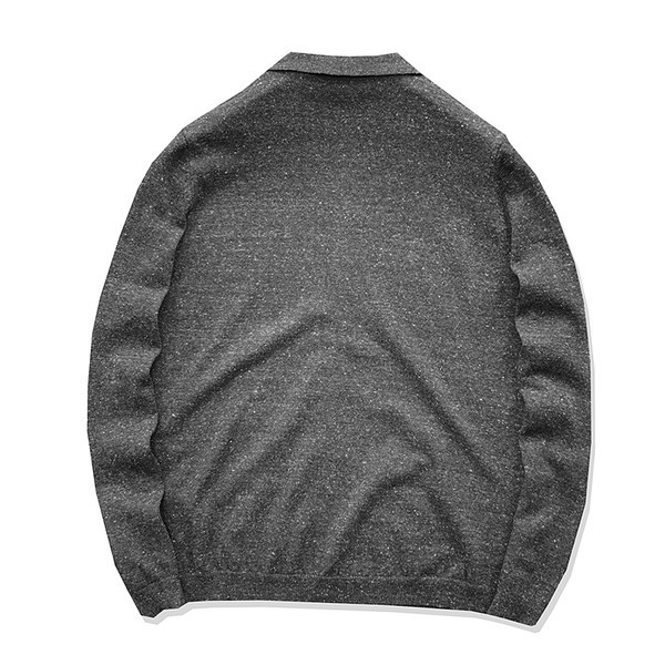 Įprastas vyriškas megztinis su sagomis