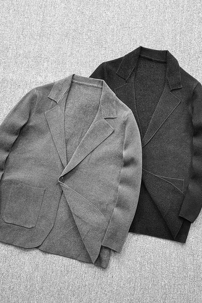 Dviejų spalvų vyriška liemenė su kišene