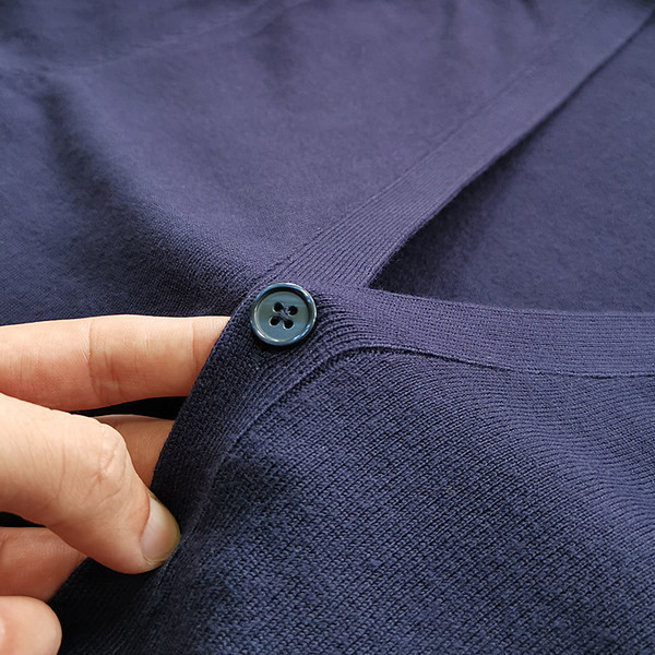 Vienspalvė vyriška liemenė su mygtukais