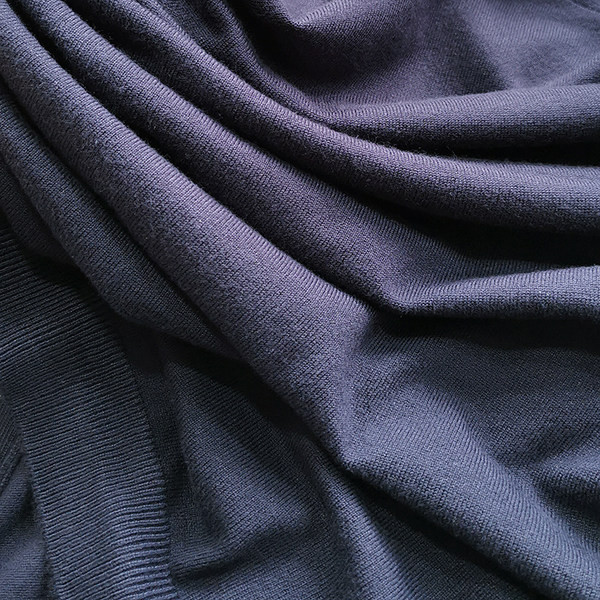 Vienspalvė vyriška liemenė su mygtukais