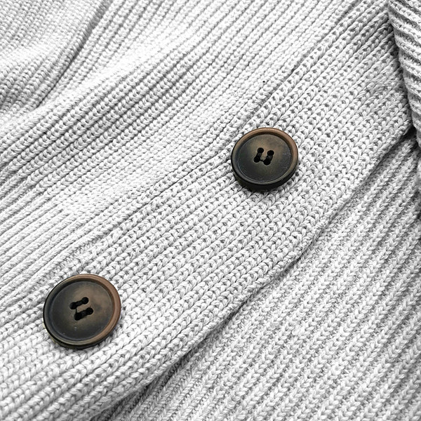 Vyriškas megztas megztas su sagomis ir kišenėmis