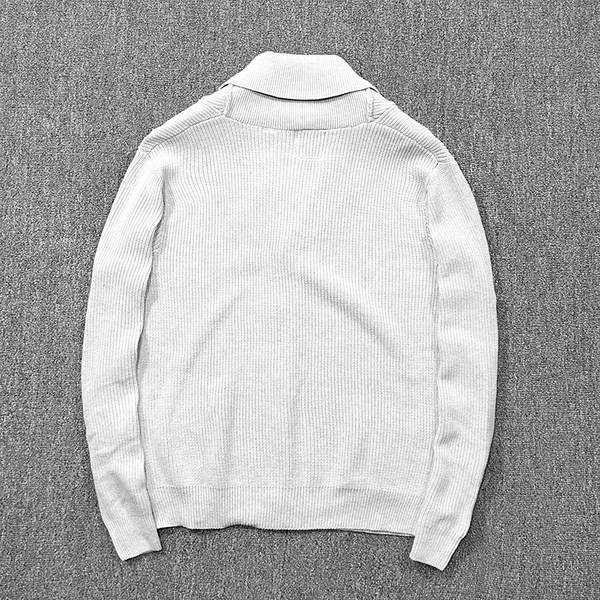 Vyriškas megztas megztas su sagomis ir kišenėmis