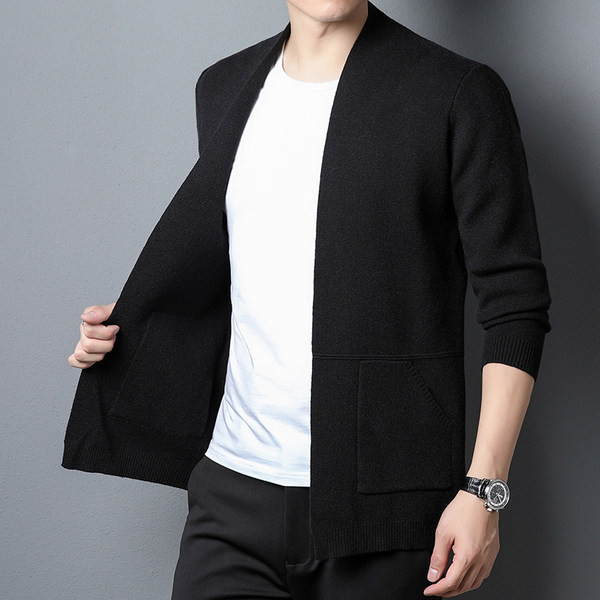 Paprastas vyriškas megztinis su sagomis ir kišene