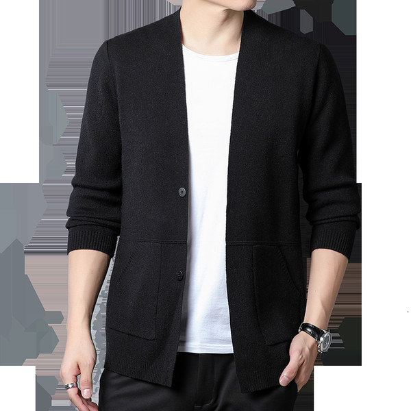 Paprastas vyriškas megztinis su sagomis ir kišene