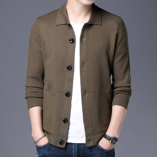 Muški prsluk s klasičnim ovratnikom i džepom